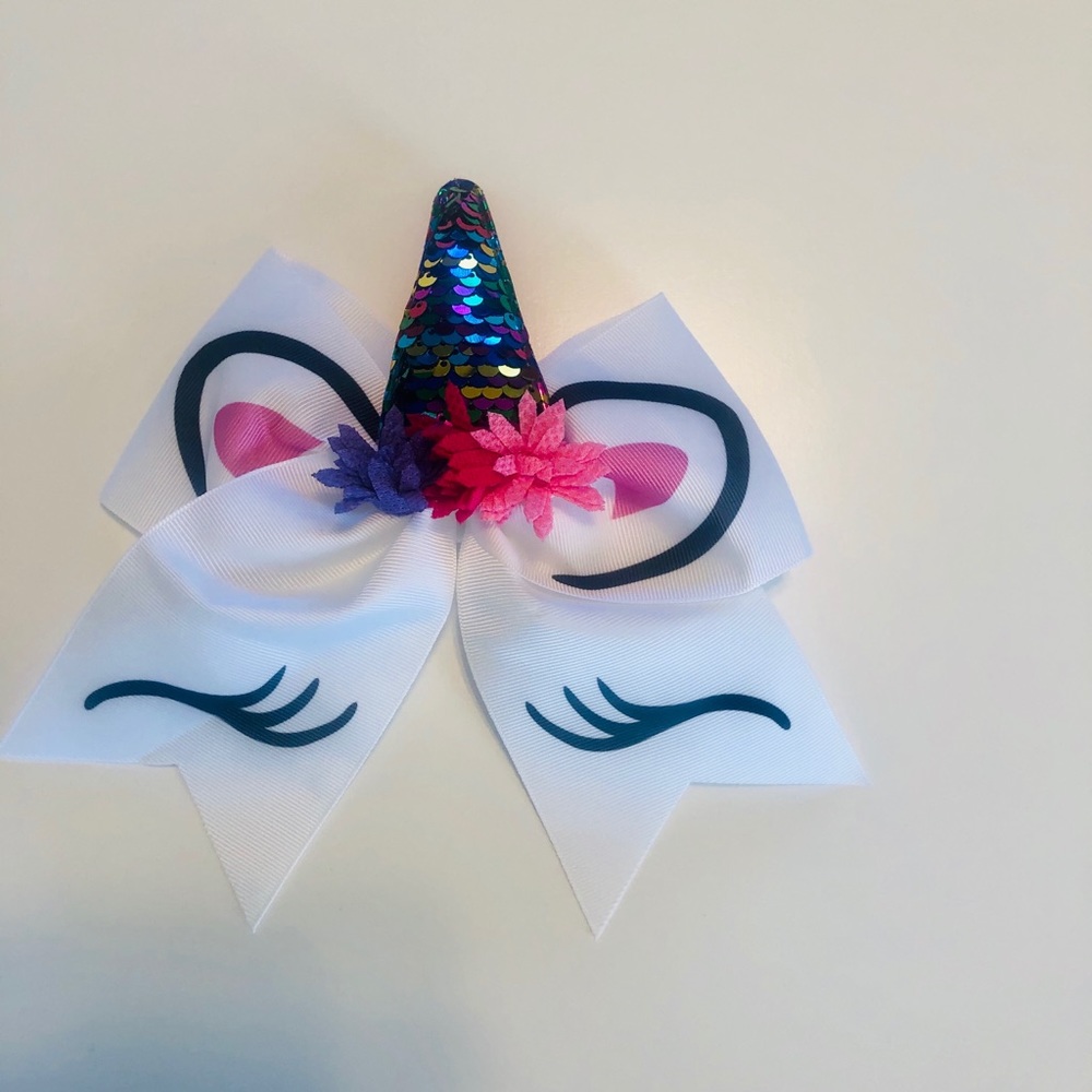 Unicorn 🦄 bow hair clips.